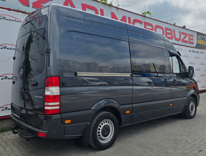 Mercedes Sprinter photo 4