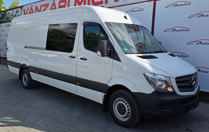 Mercedes Sprinter photo 1