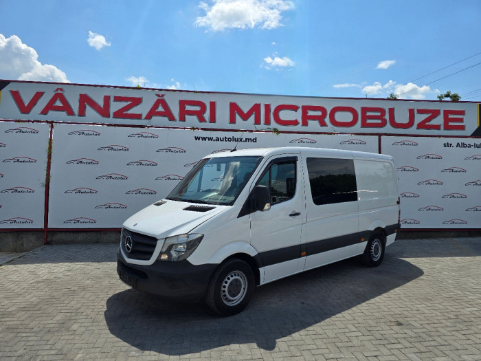 Mercedes Sprinter photo
