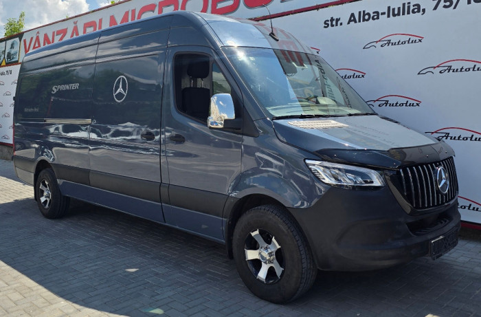 Mercedes Sprinter photo 1