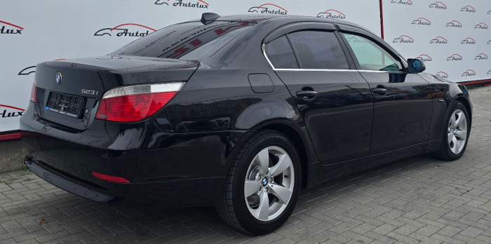 BMW 5 Series photo 4