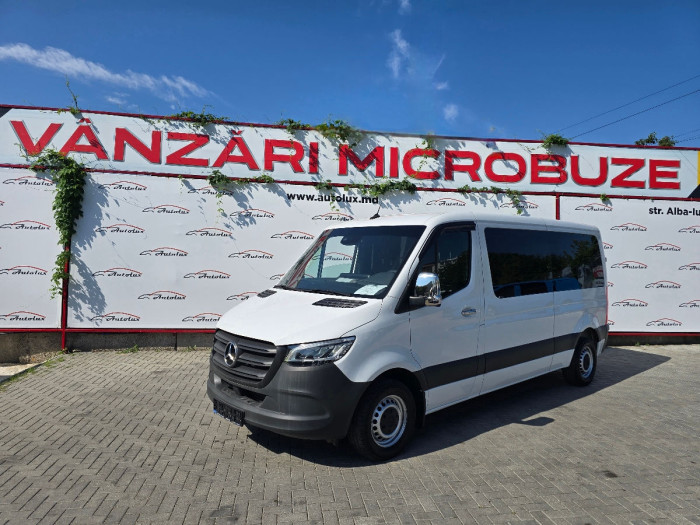 Mercedes Sprinter photo