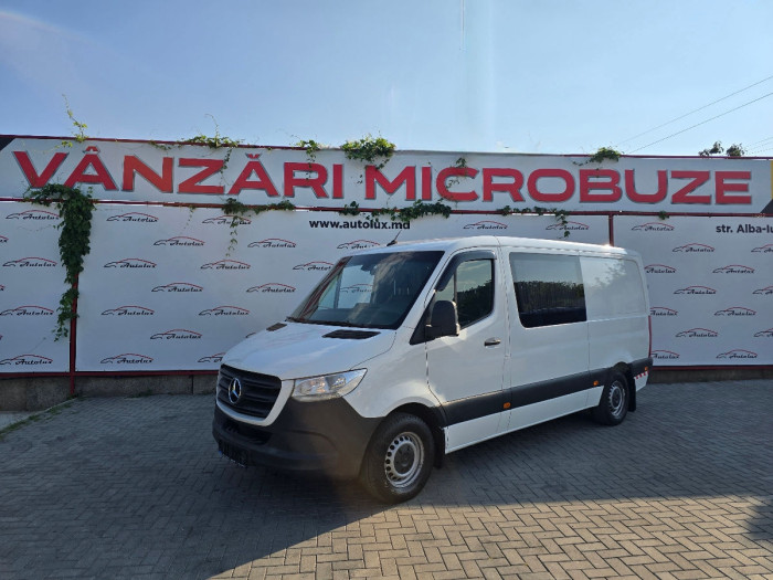 Mercedes Sprinter photo