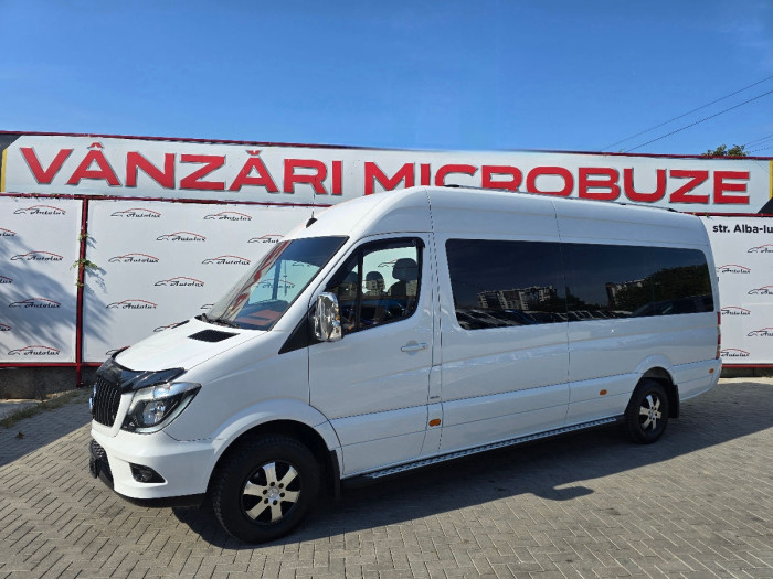 Mercedes Sprinter photo