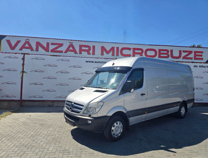 Mercedes Sprinter photo
