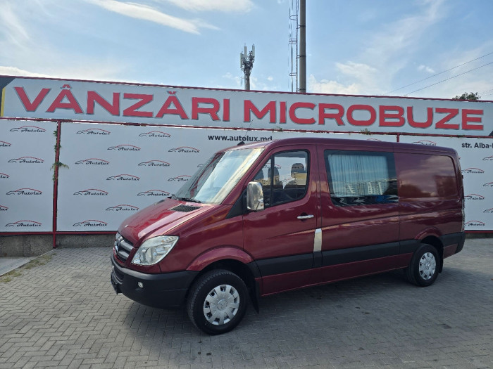 Mercedes Sprinter photo