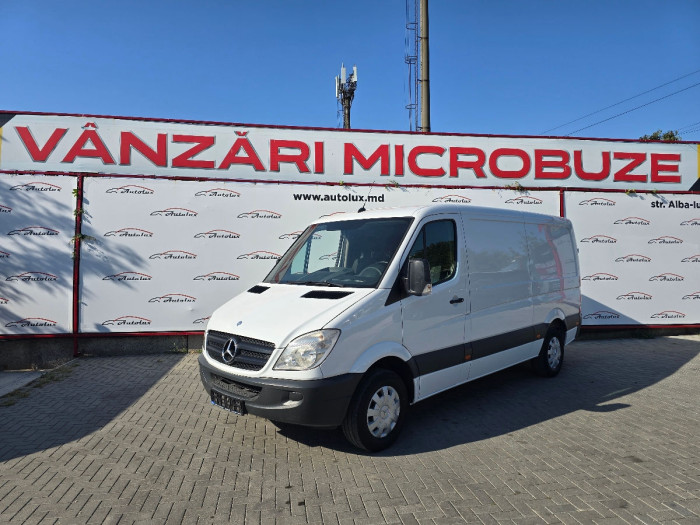 Mercedes Sprinter photo