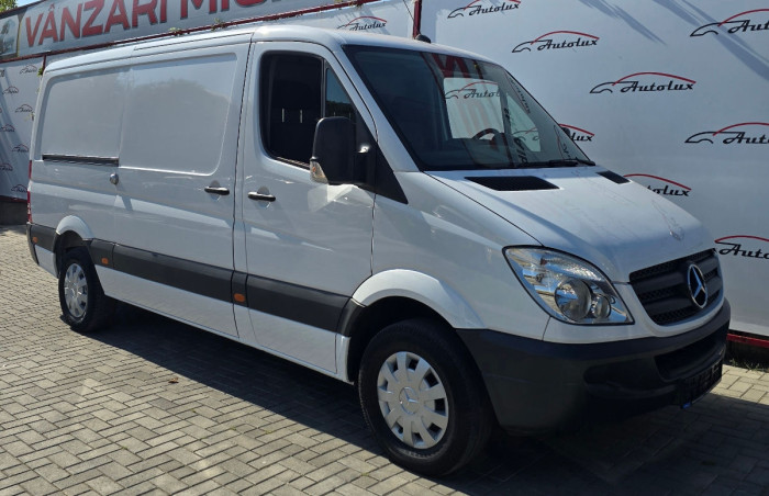 Mercedes Sprinter photo 1