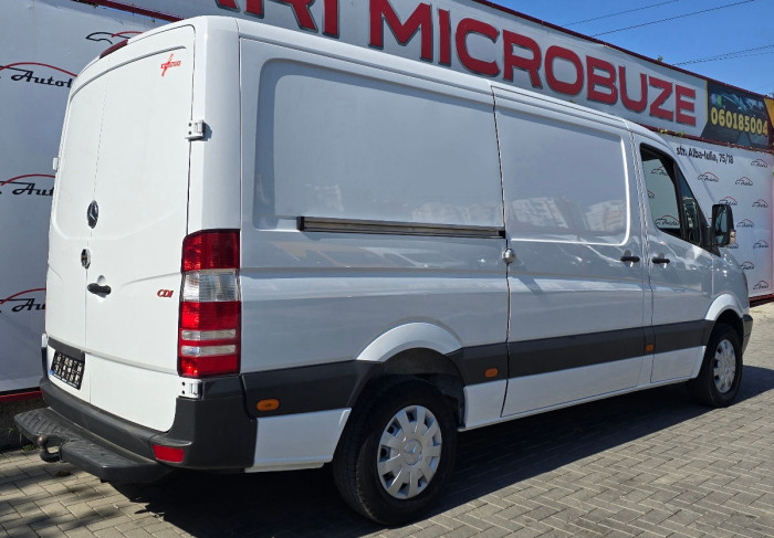 Mercedes Sprinter photo 4