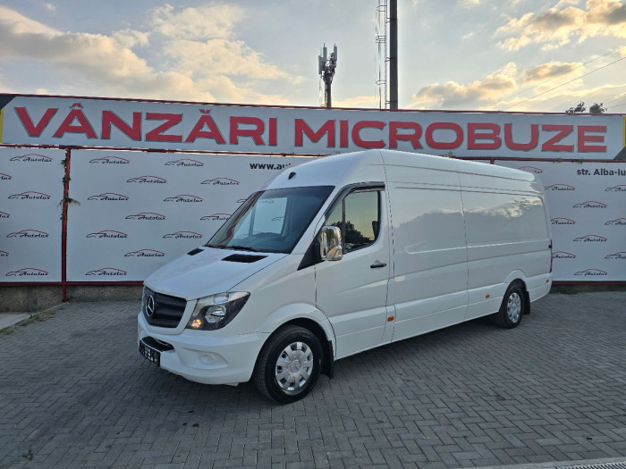 Mercedes Sprinter photo