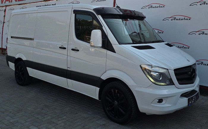 Mercedes Sprinter photo 1