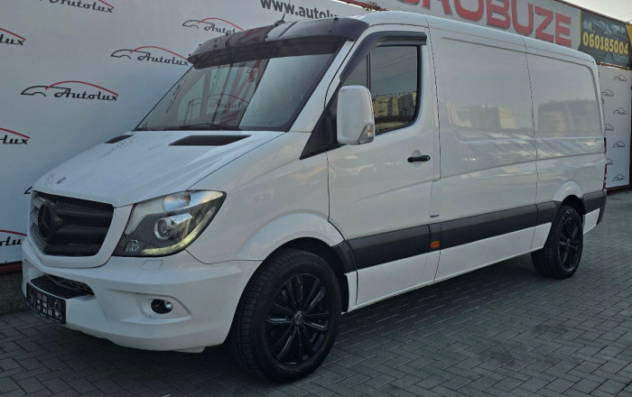Mercedes Sprinter photo 2