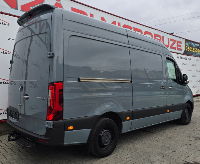 Mercedes Sprinter photo 4
