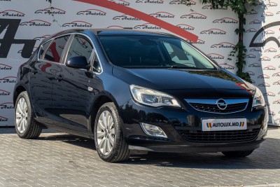 Opel Astra, 2011 an photo