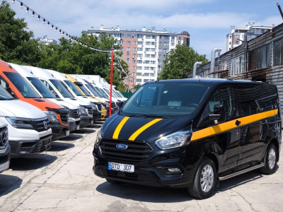 Ford Custum an. 2018 - Autolux.md Ford Custum an. 2018 photo