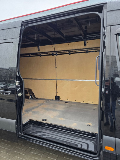 Mercedes Sprinter photo 11