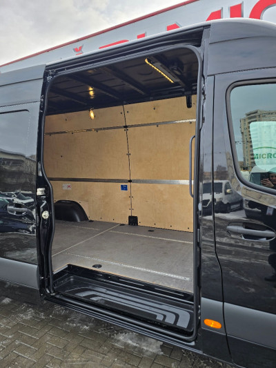 Mercedes Sprinter photo 11