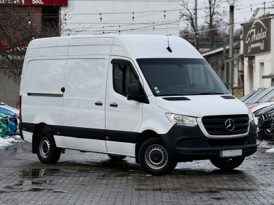 Mercedes Sprinter photo
