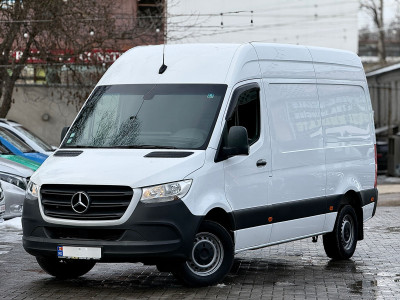Mercedes Sprinter photo 1