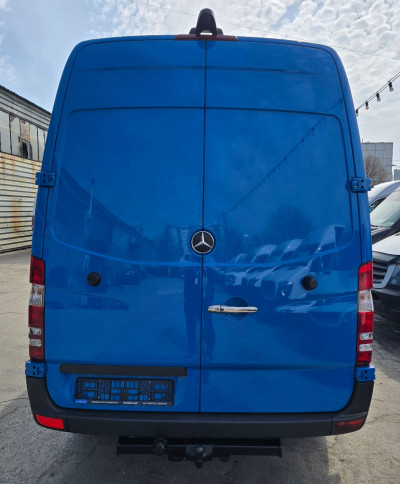 Mercedes Sprinter photo 9
