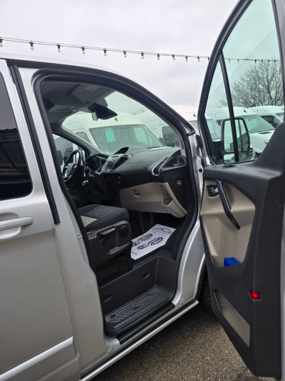 Ford Transit Custum photo 11