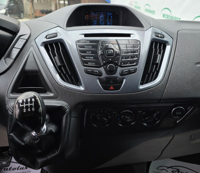 Ford Transit Custum photo 9
