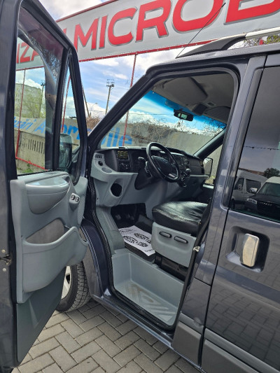 Ford Transit photo 5