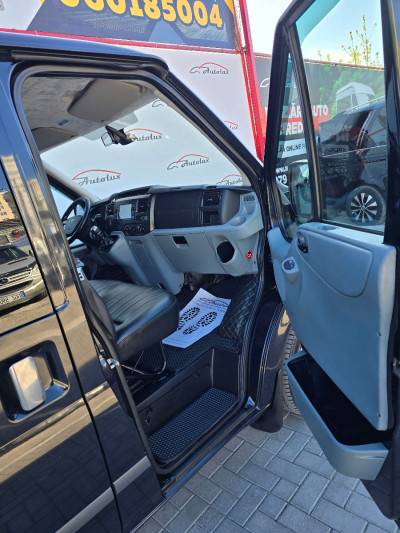 Ford Transit photo 9