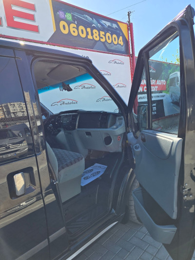 Ford Transit photo 7