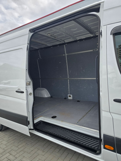 Mercedes Sprinter photo 10