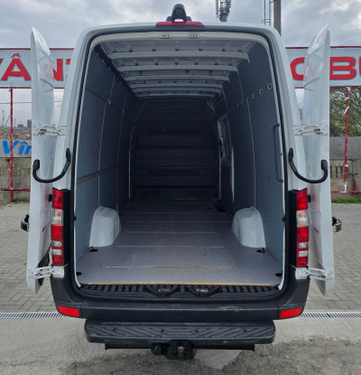 Mercedes Sprinter photo 12