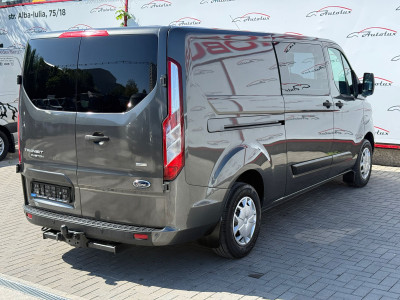 Ford Custom photo 4