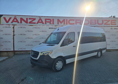 Mercedes Sprinter photo