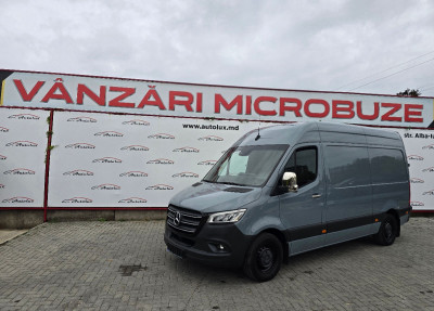 Mercedes Sprinter photo
