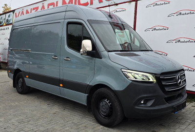 Mercedes Sprinter photo 1
