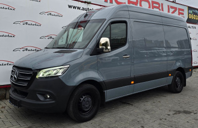 Mercedes Sprinter photo 2
